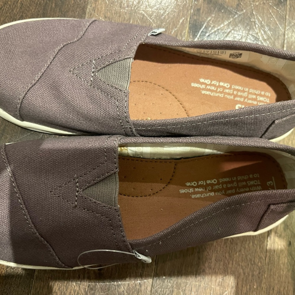 Boys size 3 Toms never worn